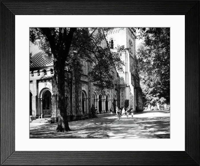 Framed Print : VASSAR UNIVERSITY CHAPEL, students coming outh of the chapel after the weekday morning service. Undated photo Framed Print : VASSAR UNIVERSITY CHAPEL, students coming outh of the chapel after the weekday morning service. Undated photo