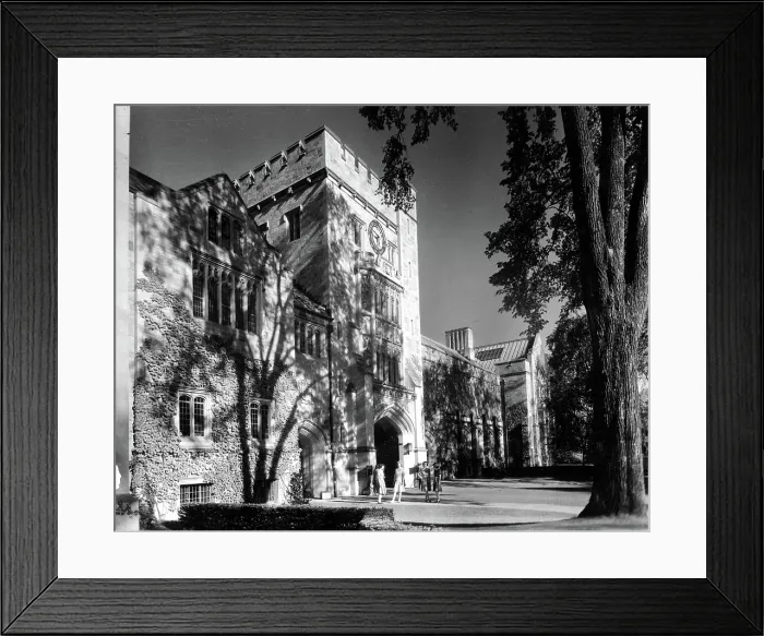 Framed Print : VASSAR COLLEGE, Taylor Hall. Poughkeepsie, NY 1940's.. Courtesy: CSU Archives  /  Everett Collection
