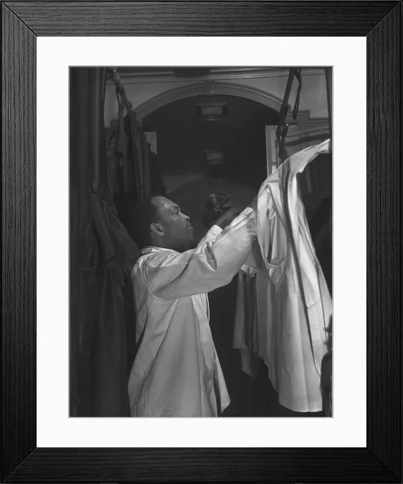 Framed Print : Pullman porter making up an upper berth aboard the Capitol Limited, bound for Chicago, Illinois. The Pullman Company was one of the largest U.S. employers of African American men Framed Print : Pullman porter making up an upper berth aboard the Capitol Limited, bound for Chicago, Illinois. The Pullman Company was one of the largest U.S. employers of African American men
