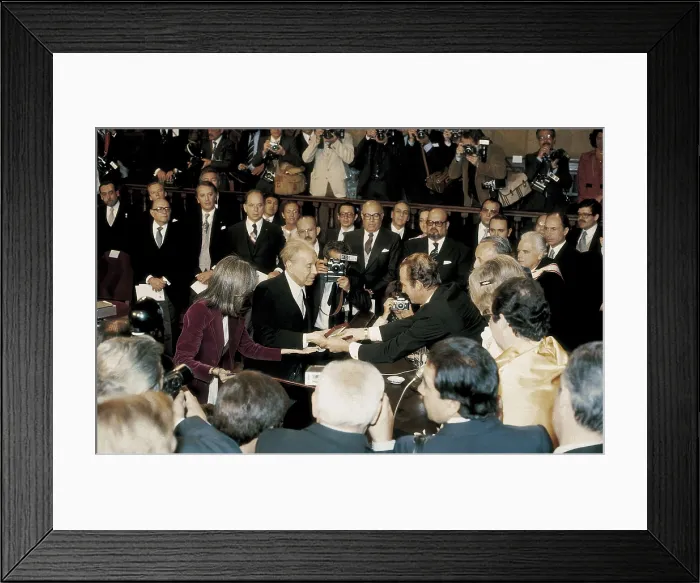 Framed Print : JUAN CARLOS I of Spain (1938); BORGES, Jorge Luis (1899-1986). Juan Carlos I gives the Cervantes Prize to Jorge Luis Borges. University of Alcal de Henares (23rd April 1980)
