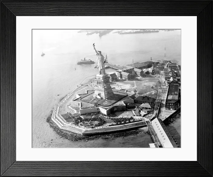 Framed Print : The Statue of Liberty, Bedloe's Island, New York City, circa 1936. Courtesy: CSU Archives / Everett Collection Framed Print : The Statue of Liberty, Bedloe's Island, New York City, circa 1936. Courtesy: CSU Archives / Everett Collection