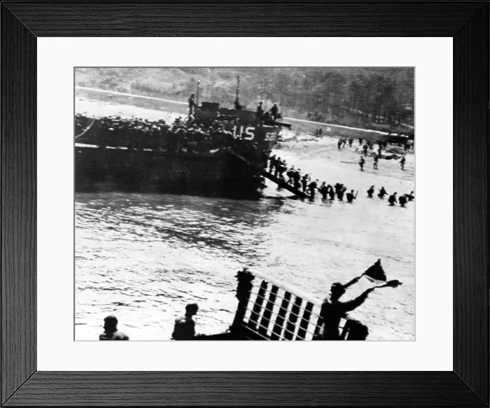 Framed Print : WORLD WAR II, Allied forces go ashore to Southern France during the Liberation, August 16, 1944. Courtesy: CSU Archives / Everett Collection Framed Print : WORLD WAR II, Allied forces go ashore to Southern France during the Liberation, August 16, 1944. Courtesy: CSU Archives / Everett Collection