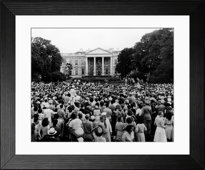 Framed Print : Crowds gathered around the White House after hearing that about Japan's surrender in World War II, Washington D.C. 1945.. Courtesy: CSU Archives  /  Everett Collection