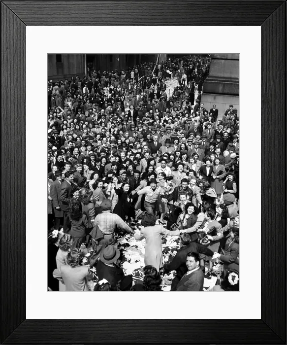 Framed Print : Crowds on the streets of New York celebrating the end of World War II, August 1945.. Courtesy: CSU Archives  /  Everett Collection