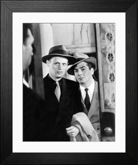 Framed Print : KISS OF DEATH, from left, Richard Widmark, Victor Mature, 1947, TM and Copyright 20th Century Fox Film Corp. All rights reserved / Courtesy: Everett Collection