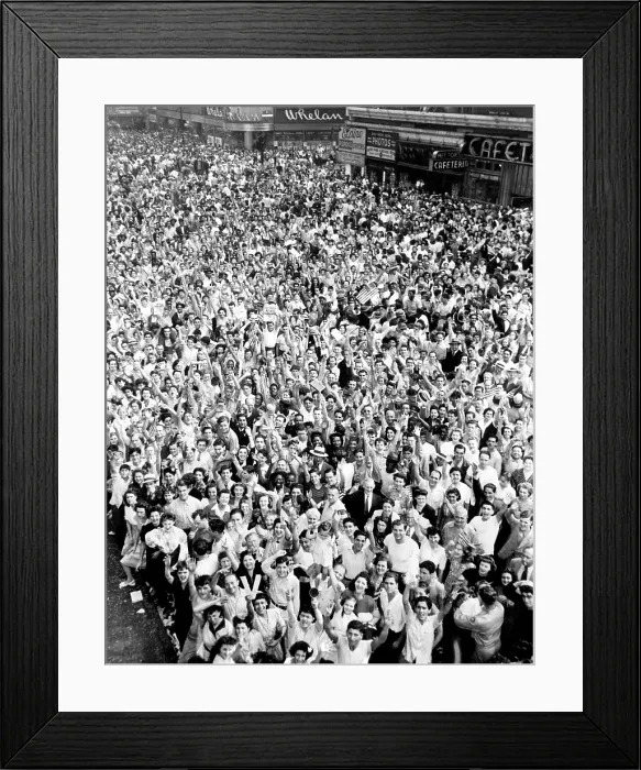 Framed Print : Crowds on the streets of New York celebrating the end of World War II, August 15, 1945.. Courtesy: CSU Archives  /  Everett Collection