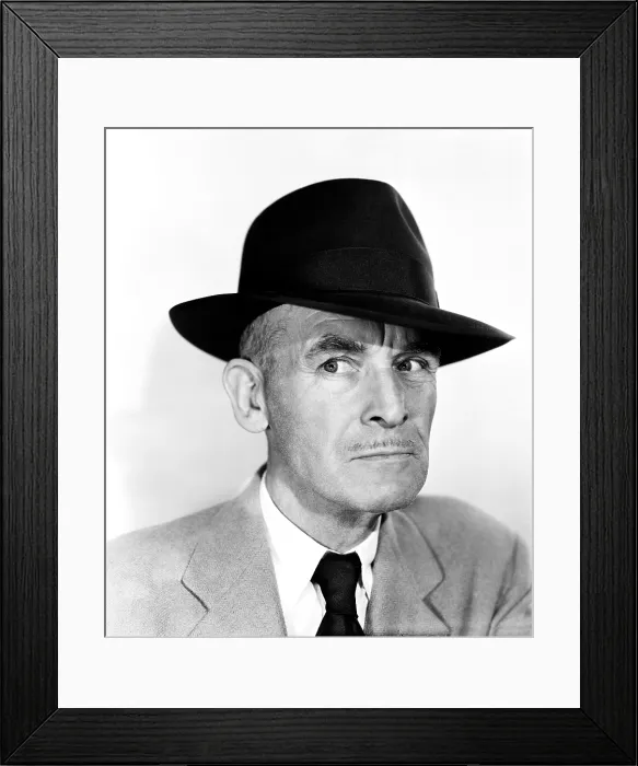 Framed Print : FOOTLIGHT SERENADE, James Gleason, 1942. 20th Century-Fox Film Corporation, TM & Copyright / courtesy Everett Collection Framed Print : FOOTLIGHT SERENADE, James Gleason, 1942. 20th Century-Fox Film Corporation, TM & Copyright / courtesy Everett Collection