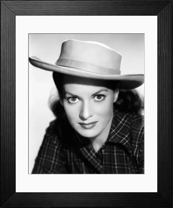 Framed Print : KANGAROO, Maureen O'Hara, 1952, (c) 20th Century Fox, TM & Copyright  /  Courtesy: Everett Collection