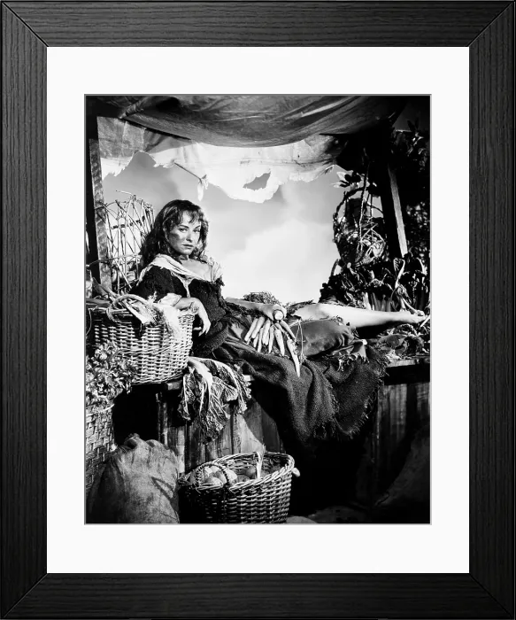 Framed Print : KITTY, Paulette Goddard, 1945 Framed Print : KITTY, Paulette Goddard, 1945