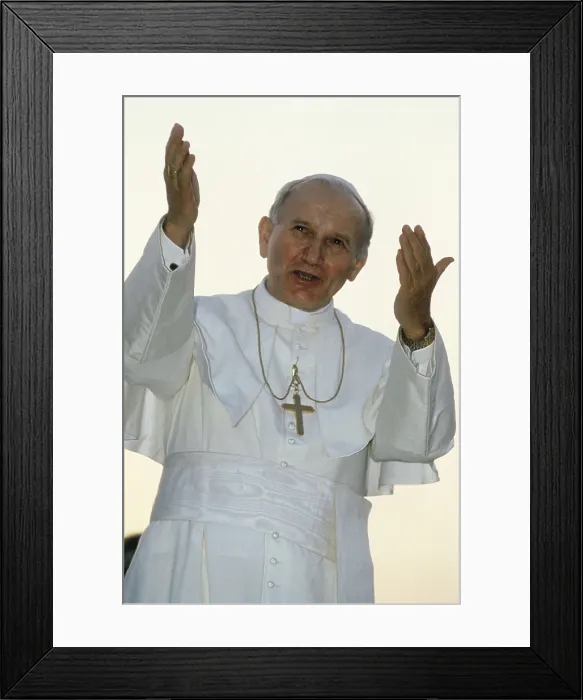 Framed Print : JOHN PAUL II (1920). Portrait of the Pope during his visit to Kaduna in 1982. UNITED STATES OF AMERICA. IDAHO. Spalding. AISA / Everett Collection**US SALES ONLY** Framed Print : JOHN PAUL II (1920). Portrait of the Pope during his visit to Kaduna in 1982. UNITED STATES OF AMERICA. IDAHO. Spalding. AISA / Everett Collection**US SALES ONLY**