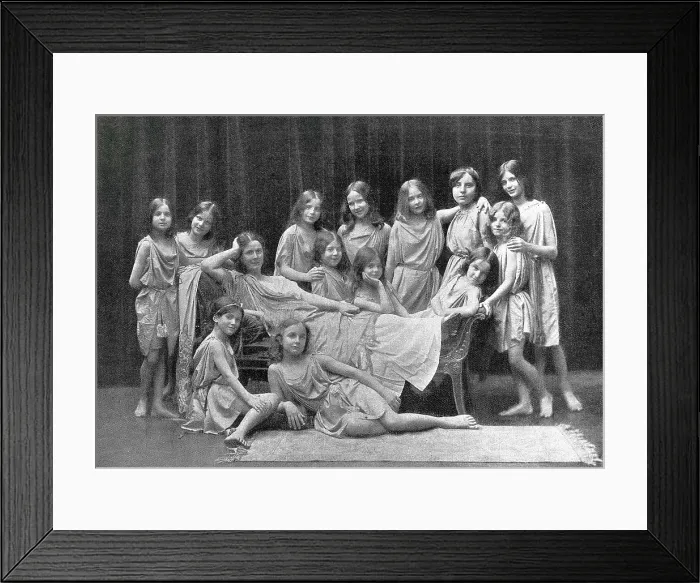 Framed Print : DUNCAN, Isadora (1878-1927). Isadora Duncan with her pupils of the School of Dance. Photography by Paul Berger (1909). AISA / Everett Collection**US SALES ONLY** Framed Print : DUNCAN, Isadora (1878-1927). Isadora Duncan with her pupils of the School of Dance. Photography by Paul Berger (1909). AISA / Everett Collection**US SALES ONLY**