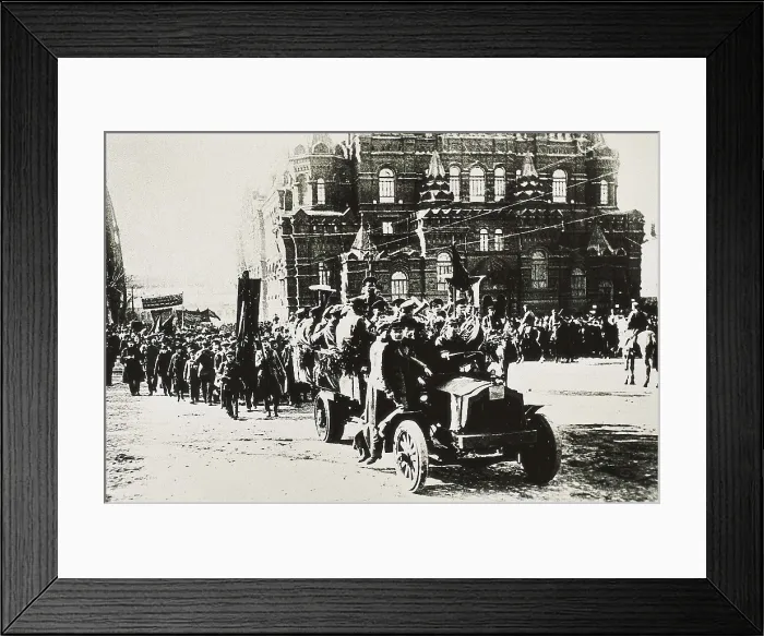 Framed Print : Russian Revolution. Moscow (1918). Soldiers of the Red Army marching next to the Kremlin. AISA / Everett Collection**US SALES ONLY**