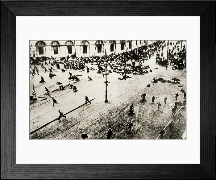 Framed Print : Russian Revolution (1918). People running after the shooting near the Moscow Public Library. AISA / Everett Collection**US SALES ONLY**