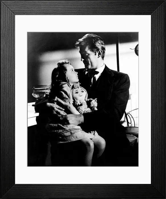 Framed Print : THE NIGHT OF THE HUNTER, Sally Jane Bruce, Robert Mitchum, 1955