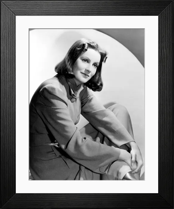 Framed Print : NINOTCHKA, Greta Garbo, 1939