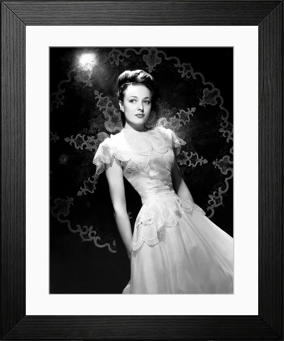 Framed Print : KEEP YOUR POWDER DRY, Laraine Day, 1945