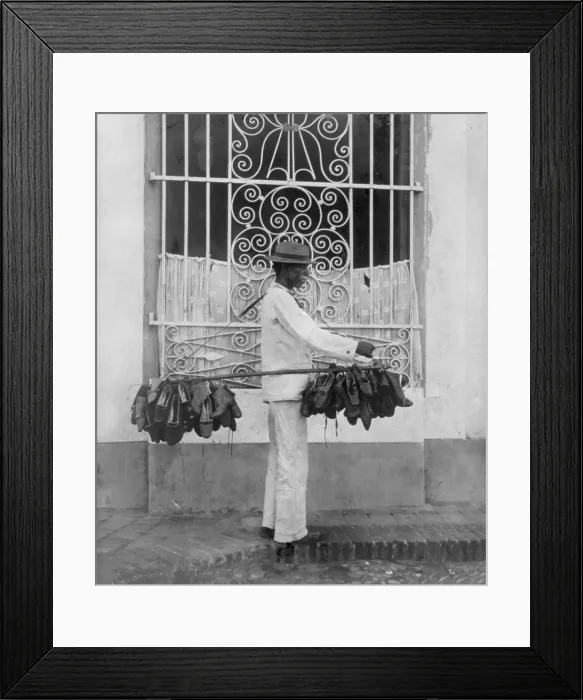 Framed Print : The shoe vendor, photograph circa 1895-1920