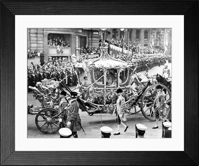 Framed Print : The magnificent state coach, King George VI and Queen Elizabeth I seated inside, passing through Trafalgar Square to Westminster Abbey, during the coronation procession. 5 / 18 / 37 Framed Print : The magnificent state coach, King George VI and Queen Elizabeth I seated inside, passing through Trafalgar Square to Westminster Abbey, during the coronation procession. 5 / 18 / 37