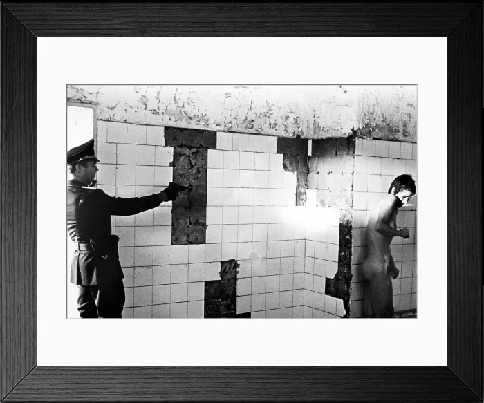 Framed Print : THE NIGHT PORTER, Dirk Bogarde, Charlotte Rampling, 1974 Framed Print : THE NIGHT PORTER, Dirk Bogarde, Charlotte Rampling, 1974