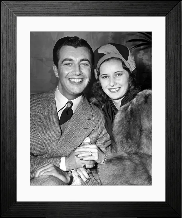 Framed Print : BARBARA STANWYCK AND ROBERT TAYLOR WED IN SURPRISE ELOPEMENT BEVERLY HILLS, CALIF. 5 / 14 / 39.. Courtesy: CSU Archives  /  Everett Collection