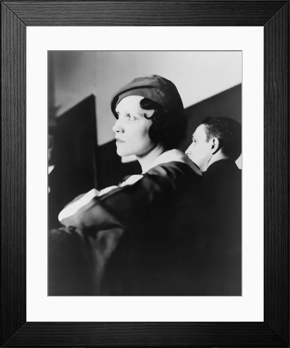 Framed Print : Lottie Coll, wife of gangster murderer Mad Dog Coll during his trial for the murder of five year old, Michael Vengalli. December 1931 Framed Print : Lottie Coll, wife of gangster murderer Mad Dog Coll during his trial for the murder of five year old, Michael Vengalli. December 1931