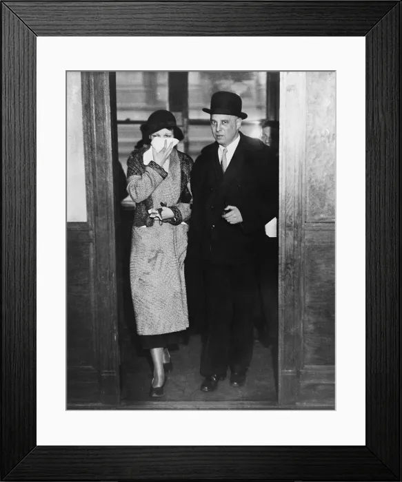 Framed Print : Mrs. Vincent Coll with her husband's famous defense attorney Samuel Leibowitz Framed Print : Mrs. Vincent Coll with her husband's famous defense attorney Samuel Leibowitz