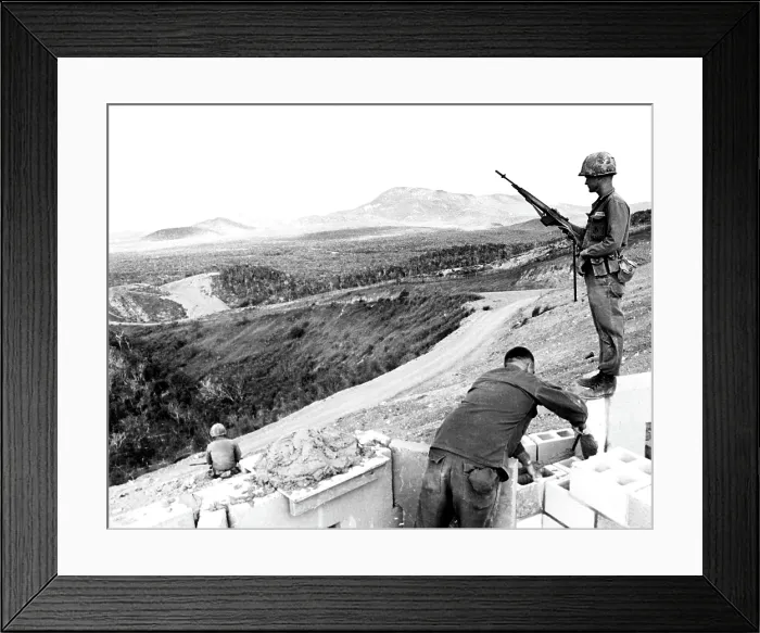 Framed Print : Cuban Missile Crisis, U.S. Marines fortifying Suicide Ridge at the Guantanamo Naval Base, Cuba, November 16, 1962. Courtesy: CSU Archives  /  Everett Collection
