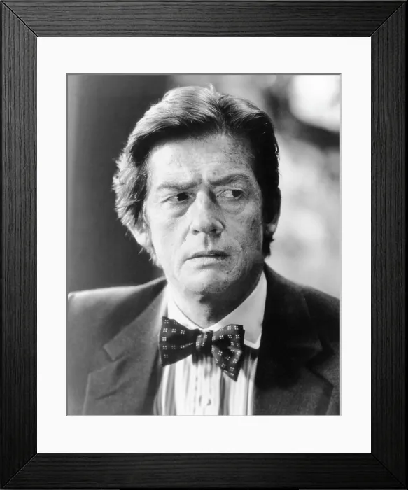 Framed Print : FROM THE HIP, John Hurt, 1987, De Laurentiis Entertainment Group / courtesy Everett Collection Framed Print : FROM THE HIP, John Hurt, 1987, De Laurentiis Entertainment Group / courtesy Everett Collection