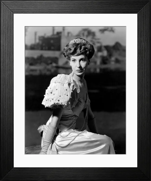 Framed Print : KIND HEARTS AND CORONETS, Valerie Hobson, 1949
