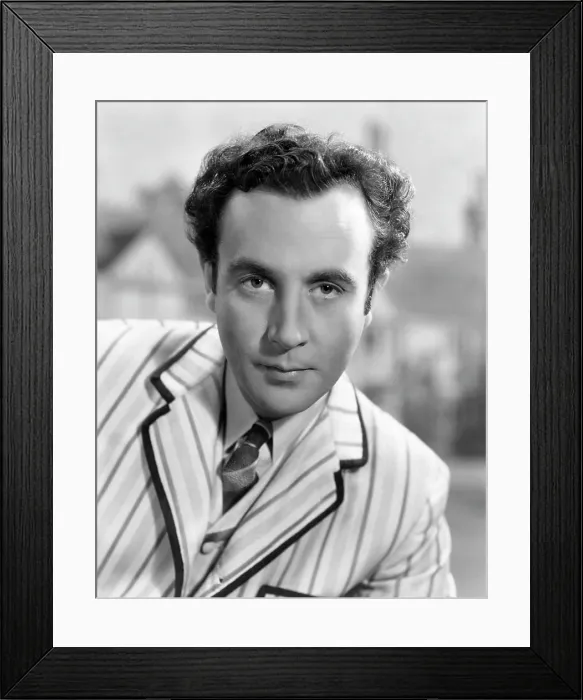 Framed Print : KIND HEARTS AND CORONETS, Dennis Price, 1949