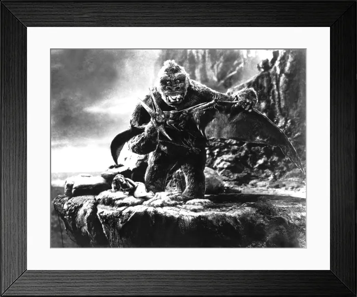 Framed Print : KING KONG, Fay Wray, 1933, Kong fighting pterodactyl