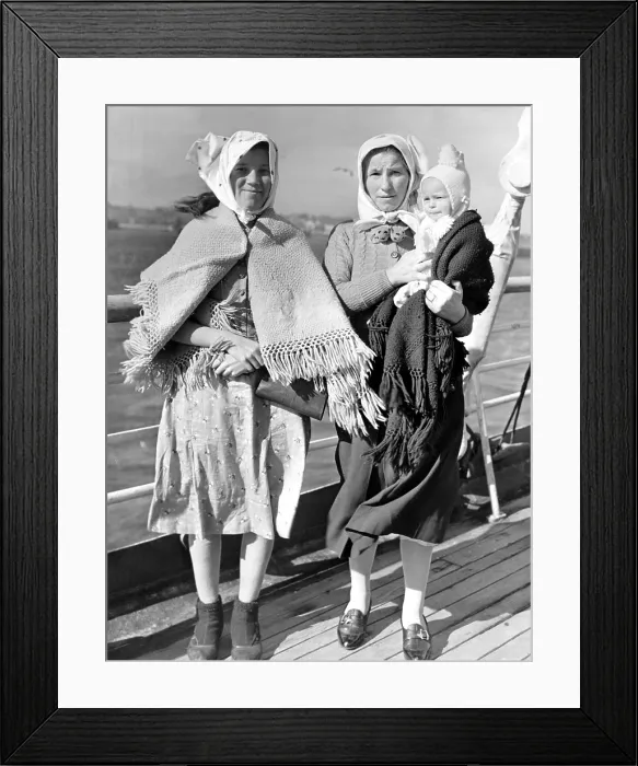 Framed Print : Immigrant women from Czechoslovakia, travelling by ship, with a small baby, 1939.. Courtesy: CSU Archives / Everett Collection Framed Print : Immigrant women from Czechoslovakia, travelling by ship, with a small baby, 1939.. Courtesy: CSU Archives / Everett Collection