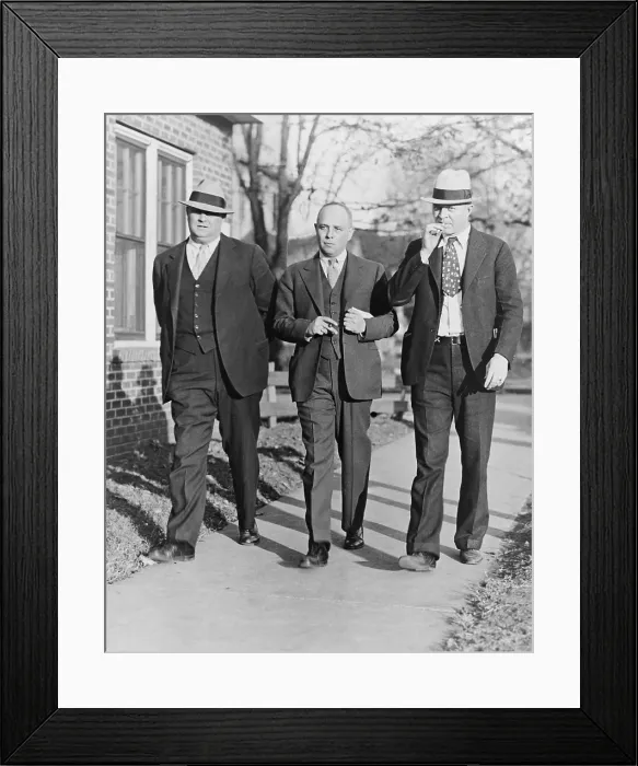 Framed Print : Samuel S. Leibowitz (1893-1978), attorney for the Scottsboro defendants, flanked by court appointed bodyguards in 1933