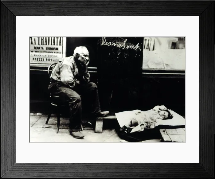 Framed Print : NEW YORK CITY, an immigrant and his baby on the streets of the Lower East Side in 1907 Framed Print : NEW YORK CITY, an immigrant and his baby on the streets of the Lower East Side in 1907