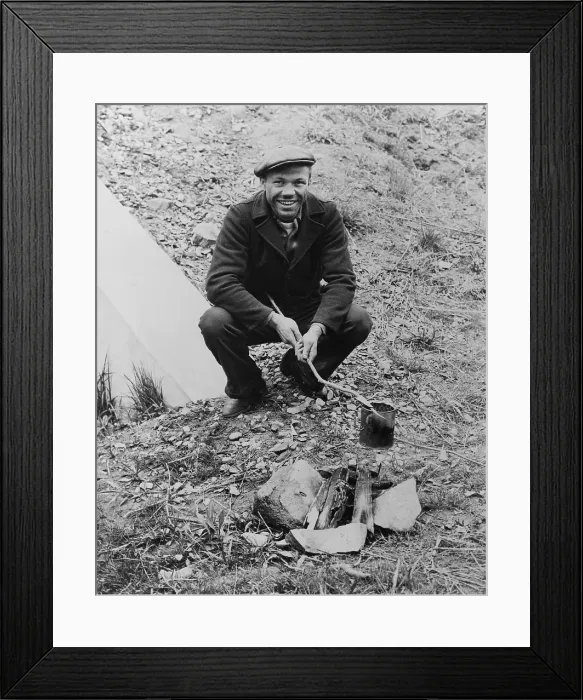 Framed Print : Hobo, Lou Ambers, cooking over a campfire with a tin can on a stick, during the Great Depression. 1935
