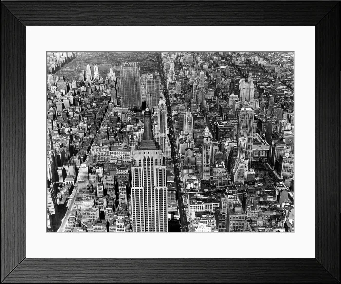 Framed Print : An aerial view of midtown Manhattan, looking north from the Empire Stete Building (foreground) to Central Park. Fifth Avenue runs up the center. New York City, April 24, 1939