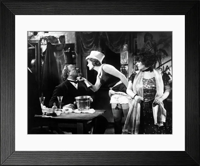 Framed Print : THE BLUE ANGEL, Emil Jannings, Marlene Dietrich, Rosa Valetti, 1930
