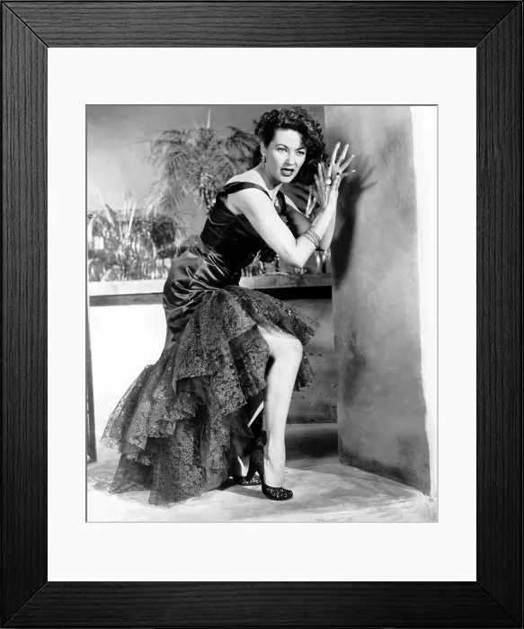 Framed Print : THE CAPTAIN'S PARADISE, Yvonne De Carlo, 1953