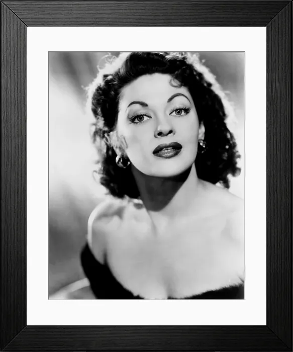 Framed Print : THE CAPTAIN'S PARADISE, Yvonne De Carlo, 1953 Framed Print : THE CAPTAIN'S PARADISE, Yvonne De Carlo, 1953