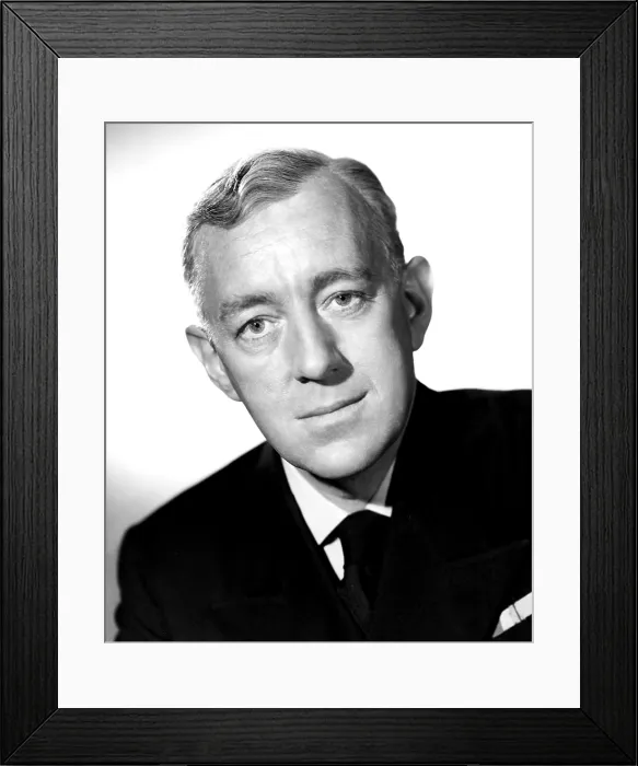 Framed Print : THE CAPTAIN'S PARADISE, Alec Guinness, 1953 Framed Print : THE CAPTAIN'S PARADISE, Alec Guinness, 1953