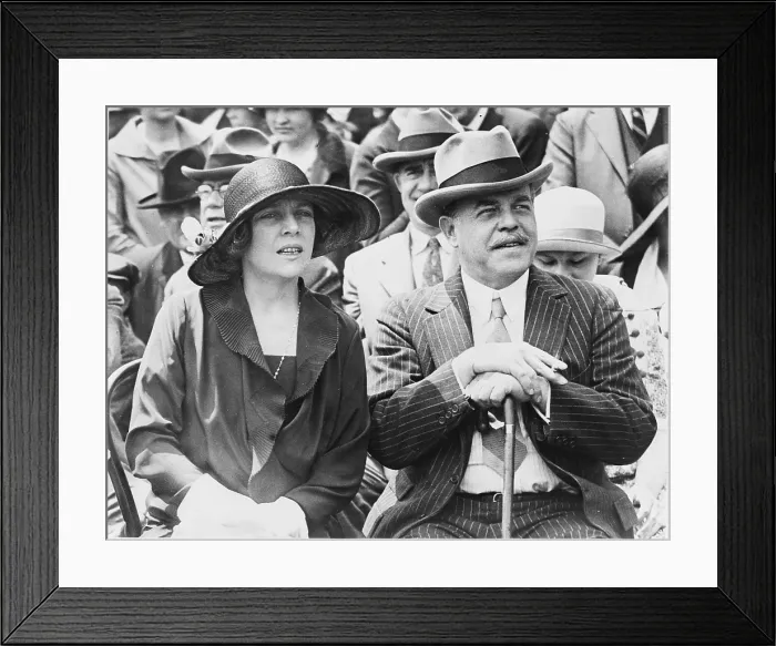Framed Print : Representative and Mrs. Nicholas Longworth (Alice Roosevelt) on the Capitol steps, as they watched the Indians from Arizona put on their snake dance