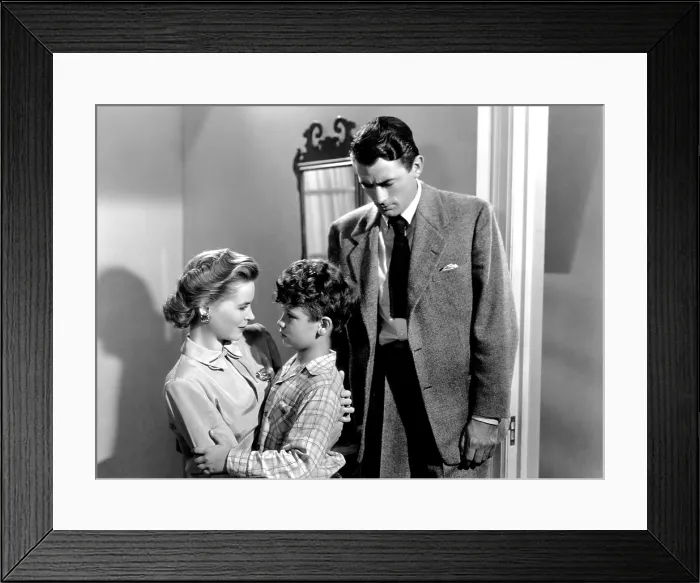 Framed Print : GENTLEMAN'S AGREEMENT, Dorothy McGuire, Dean Stockwell, Gregory Peck, 1947, (c) 20th Century Fox, TM & Copyright / Courtesy: Everett Collection Framed Print : GENTLEMAN'S AGREEMENT, Dorothy McGuire, Dean Stockwell, Gregory Peck, 1947, (c) 20th Century Fox, TM & Copyright / Courtesy: Everett Collection