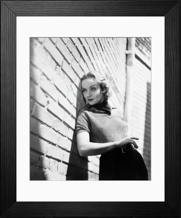 Framed Print : HANDS ACROSS THE TABLE, Carole Lombard, on the Paramount lot between takes, September 1935 Framed Print : HANDS ACROSS THE TABLE, Carole Lombard, on the Paramount lot between takes, September 1935