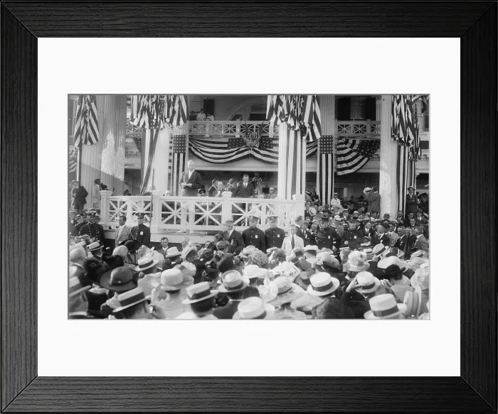 Framed Print : Woodrow Wilson (1856-1924) receives notification of his nomination as the Democratic Party's Presidential candidate for the 1916 election Framed Print : Woodrow Wilson (1856-1924) receives notification of his nomination as the Democratic Party's Presidential candidate for the 1916 election