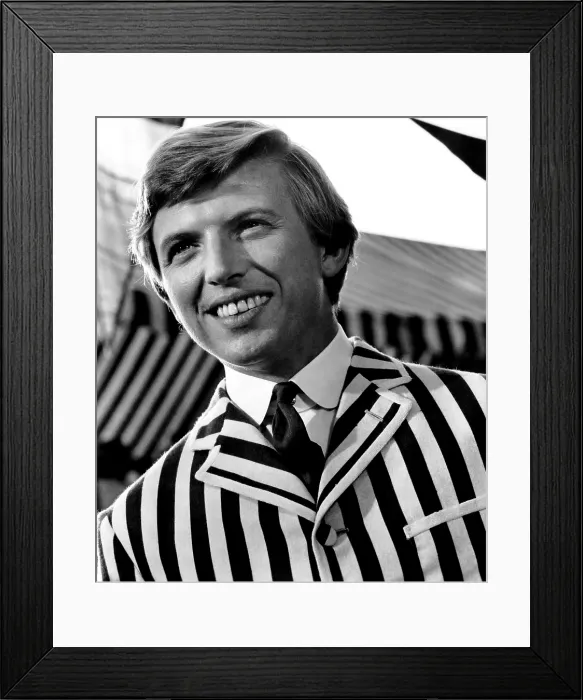 Framed Print : HALF A SIXPENCE, Tommy Steele, 1967