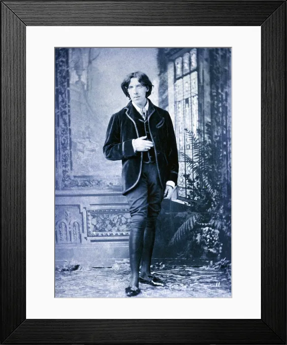 Framed Print : Oscar Wilde, (1854-1900) Irish literary genuis, in flamboyant costume. 1882 studio portait by Napoleon Sarony Framed Print : Oscar Wilde, (1854-1900) Irish literary genuis, in flamboyant costume. 1882 studio portait by Napoleon Sarony