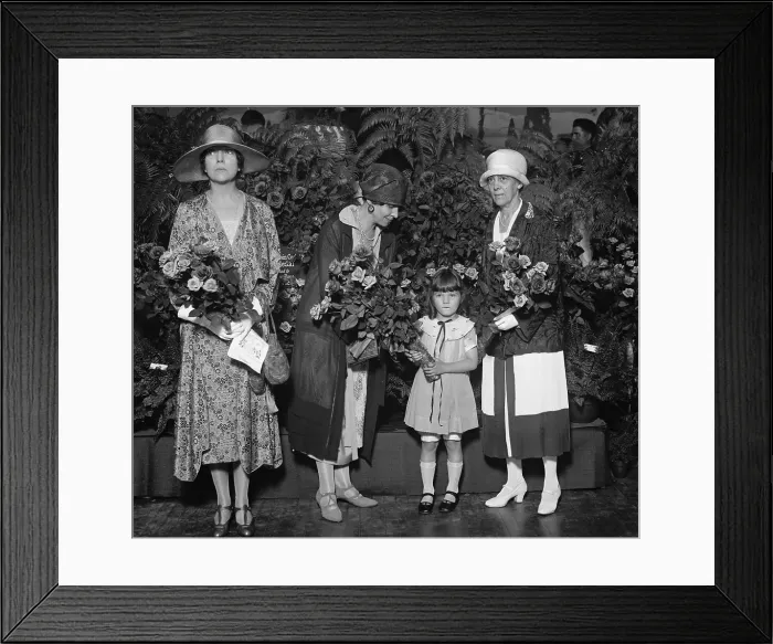 Framed Print : Group portrait of prominent Republican political wives in 1926. Right to left, Mrs. Alice Roosevelt Longworth, Mrs. Coolidge, Lynda Bisset(child) and Mrs. Dawes
