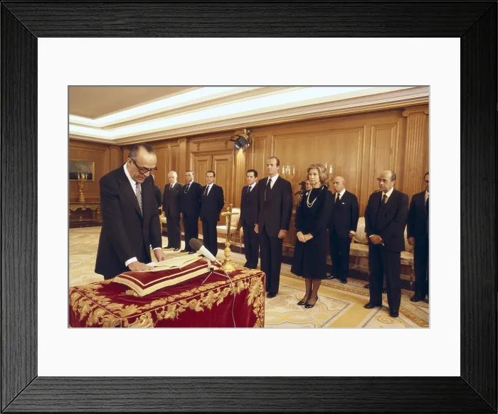 Framed Print : Spain. Transition to Democracy. Government of the UCD (1981). Calvo Soltelo swearing before the kings. AISA / Everett Collection**US SALES ONLY**