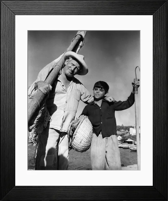 Framed Print : THE OLD MAN AND THE SEA, Spencer Tracy, Felipa Pazos, 1958
