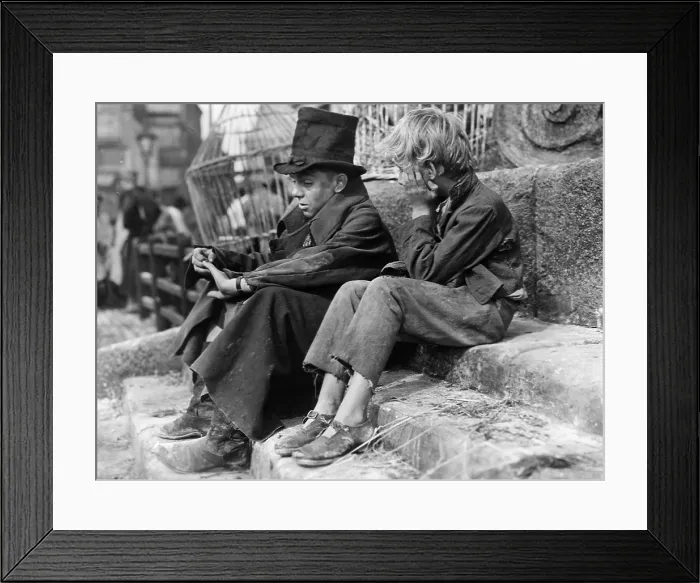 Framed Print : OLIVER TWIST, Anthony Newley, John Howard Davies, 1948 Framed Print : OLIVER TWIST, Anthony Newley, John Howard Davies, 1948